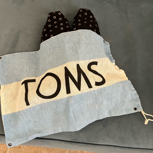 Sale! Black grommet canvas TOMS—gently loved - Picture 4 of 7